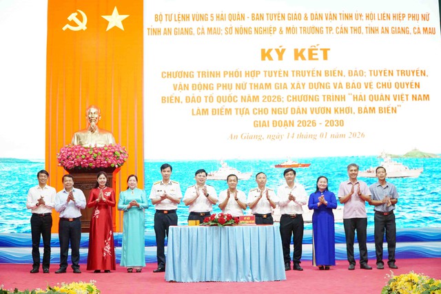 Bộ Tư lệnh Vùng 5 Hải quân sơ kết công tác phối hợp tuyên truyền biển, đảo năm 2025- Ảnh 7.