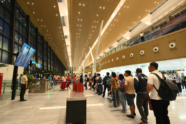 Các hãng hàng không triển khai nhiều biện pháp phục vụ nhu cầu đi lại dịp Tết 2026- Ảnh 1.