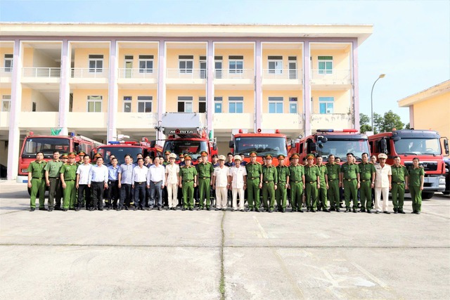 Cần Thơ ra mắt Đội chữa cháy và cứu nạn, cứu hộ khu vực Vị Thanh và Cái Tắc- Ảnh 1. Cần Thơ ra mắt Đội chữa cháy và cứu nạn, cứu hộ khu vực Vị Thanh và Cái Tắc- Ảnh 1.
