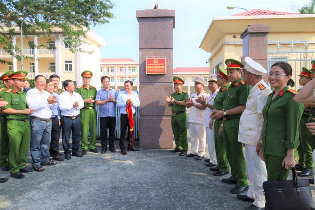 Cần Thơ ra mắt Đội chữa cháy và cứu nạn, cứu hộ khu vực Vị Thanh và Cái Tắc- Ảnh 2. Cần Thơ ra mắt Đội chữa cháy và cứu nạn, cứu hộ khu vực Vị Thanh và Cái Tắc- Ảnh 2.