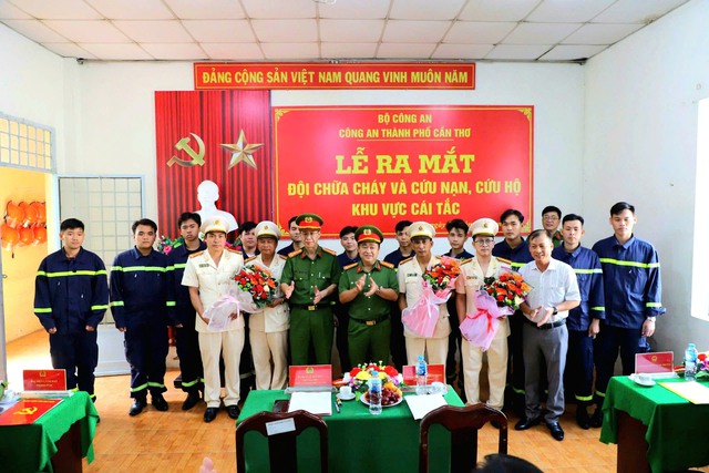 Cần Thơ ra mắt Đội chữa cháy và cứu nạn, cứu hộ khu vực Vị Thanh và Cái Tắc- Ảnh 6. Cần Thơ ra mắt Đội chữa cháy và cứu nạn, cứu hộ khu vực Vị Thanh và Cái Tắc- Ảnh 6.