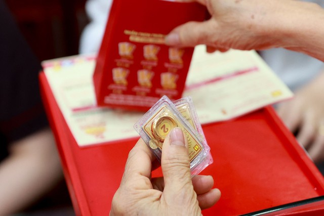 Giá vàng hôm nay 16/1: Bất ngờ quay đầu giảm mạnh- Ảnh 1.