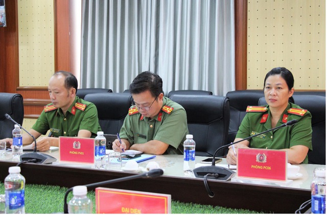 Công an tỉnh An Giang triển khai thí điểm Kiosk phục vụ hành chính công- Ảnh 3.