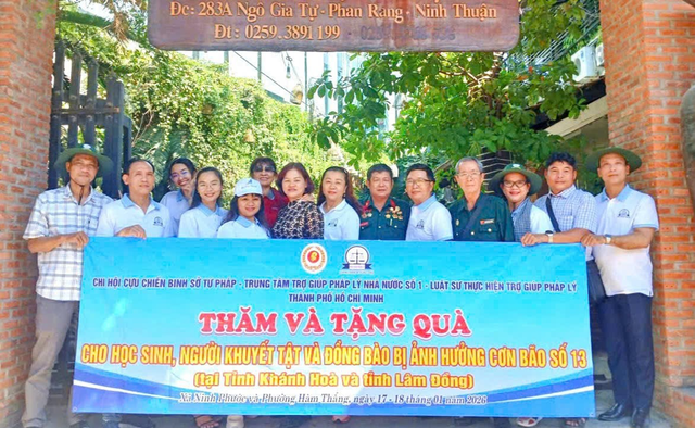 Sở Tư pháp TP. Hồ Chí Minh: Tặng quà học sinh và hộ dân bị ngập lụt tại Khánh Hoà, Lâm Đồng- Ảnh 3.