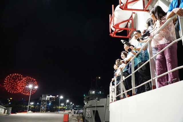 Chuyến hải trình trên vùng biển Tây Nam mang Tết đến với đảo xa của Tổ quốc- Ảnh 2.