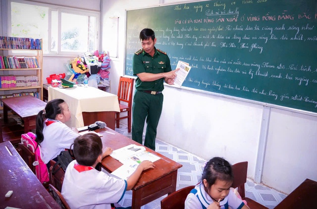 Chuyến hải trình trên vùng biển Tây Nam mang Tết đến với đảo xa của Tổ quốc- Ảnh 12.