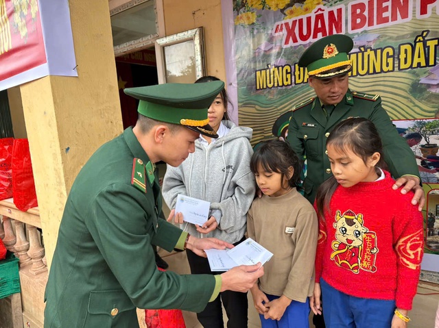 Đồn Biên phòng Thanh: Mang mùa xuân đến sớm và trọn vẹn cho bà con vùng biên giới- Ảnh 4.