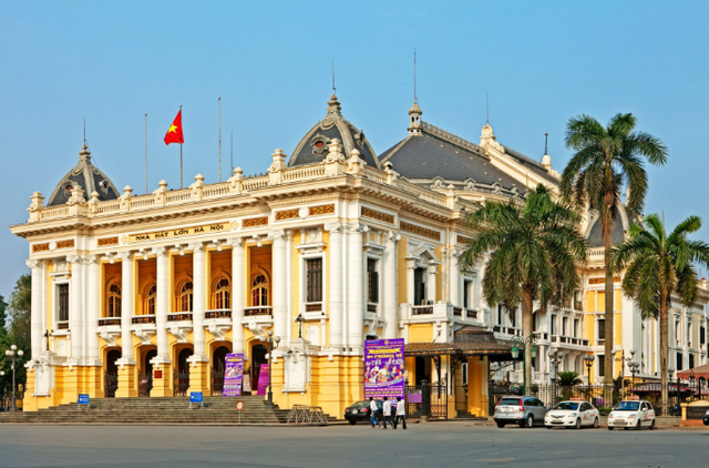 Nhà hát Lớn Hà Nội là một trong những công trình kiến trúc ngoạn mục nhất châu Á- Ảnh 1.