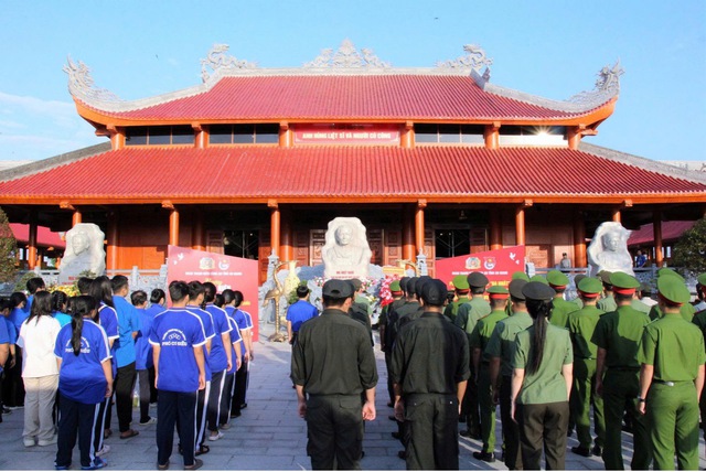 Tuổi trẻ Công an An Giang ra quân “Ngày Thanh niên cùng hành động” chào mừng thành công Đại hội XIV của Đảng- Ảnh 1.