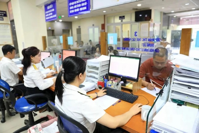 Thu ngân sách cơ quan thuế quản lý lần đầu tiên vượt mốc 2,3 triệu tỷ đồng- Ảnh 1.