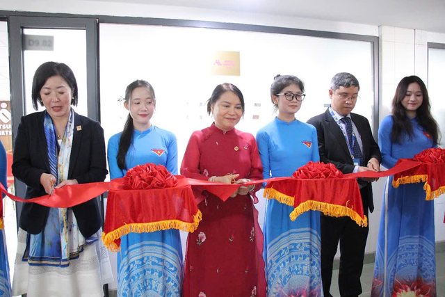 Trường IUH: Khánh thành Phòng Nghiên cứu ứng dụng Công nghệ Nhiệt liệu pháp Mitsui- Ảnh 1. Trường IUH: Khánh thành Phòng Nghiên cứu ứng dụng Công nghệ Nhiệt liệu pháp Mitsui- Ảnh 1.