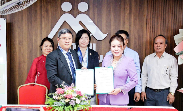 Trường IUH: Khánh thành Phòng Nghiên cứu ứng dụng Công nghệ Nhiệt liệu pháp Mitsui- Ảnh 2. Trường IUH: Khánh thành Phòng Nghiên cứu ứng dụng Công nghệ Nhiệt liệu pháp Mitsui- Ảnh 2.