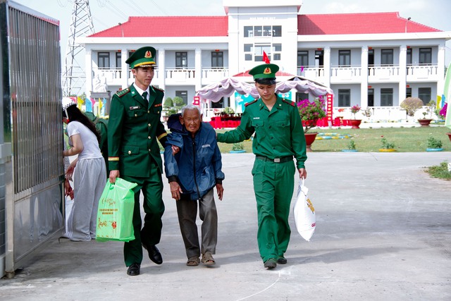 Cần Thơ: Xuân Biên phòng ấm lòng dân bản tại phường Vĩnh Châu- Ảnh 4.
