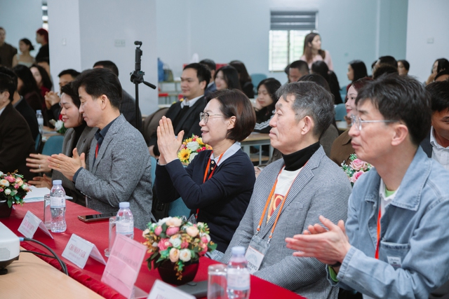 Tư vấn hướng nghiệp - Hành trình phục vụ cộng đồng, mở lối tương lai cho học sinh Nghệ An- Ảnh 8.