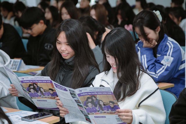 Tư vấn hướng nghiệp - Hành trình phục vụ cộng đồng, mở lối tương lai cho học sinh Nghệ An- Ảnh 4.