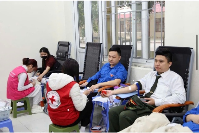 Thanh Hóa: Gần 1.000 tình nguyện viên tham gia Ngày hội hiến máu “Chủ nhật đỏ” lần thứ XVIII- Ảnh 1.
