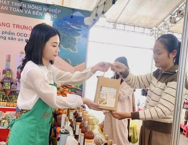 Nông sản Thanh Hóa sôi động mùa tiêu thụ cuối năm: Từ OCOP đến chuỗi giá trị bền vững- Ảnh 2. Nông sản Thanh Hóa sôi động mùa tiêu thụ cuối năm: Từ OCOP đến chuỗi giá trị bền vững- Ảnh 2.