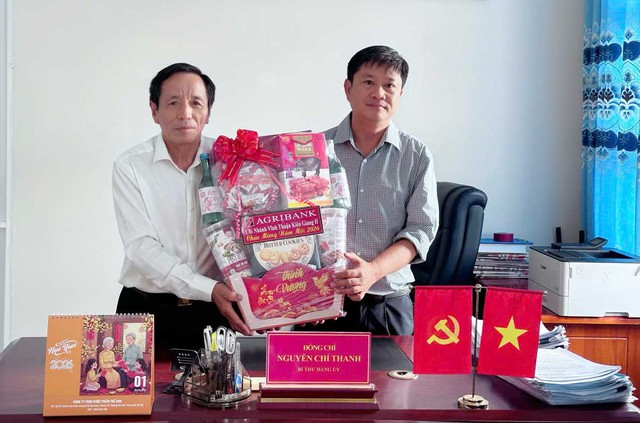 Agribank chi nhánh Vĩnh Thuận Kiên Giang II thăm, chúc Tết các cơ quan, đơn vị- Ảnh 1.