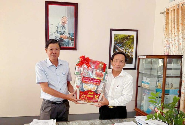 Agribank chi nhánh Vĩnh Thuận Kiên Giang II thăm, chúc Tết các cơ quan, đơn vị- Ảnh 4.