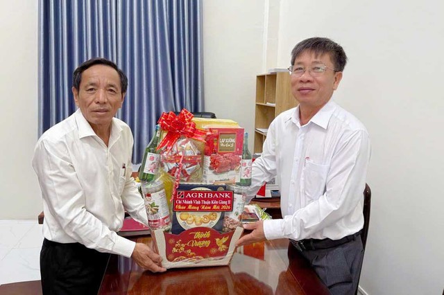 Agribank chi nhánh Vĩnh Thuận Kiên Giang II thăm, chúc Tết các cơ quan, đơn vị- Ảnh 3.