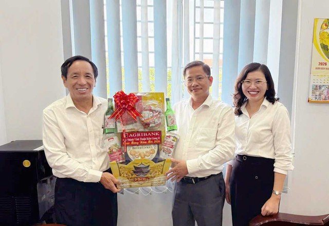 Agribank chi nhánh Vĩnh Thuận Kiên Giang II thăm, chúc Tết các cơ quan, đơn vị- Ảnh 9.