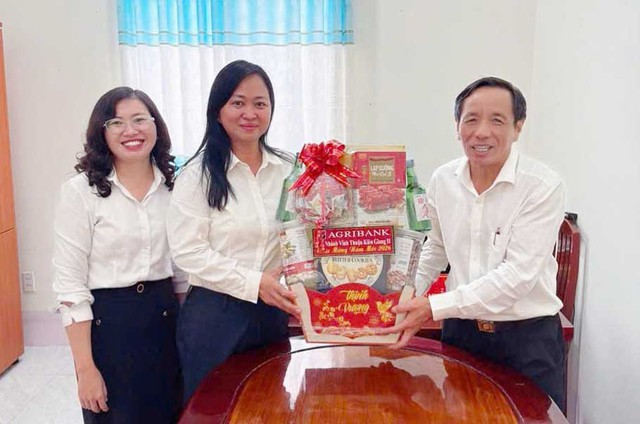 Agribank chi nhánh Vĩnh Thuận Kiên Giang II thăm, chúc Tết các cơ quan, đơn vị- Ảnh 8.