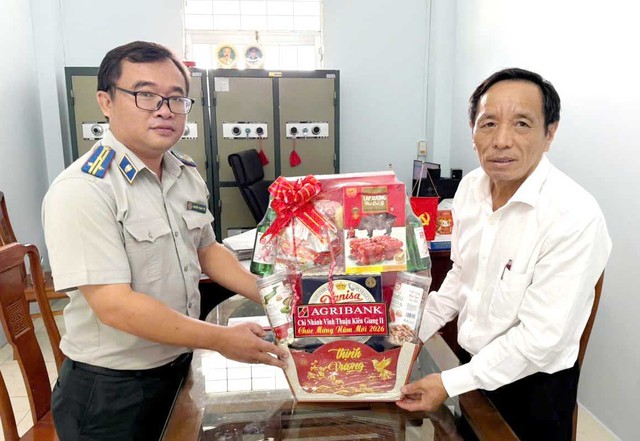 Agribank chi nhánh Vĩnh Thuận Kiên Giang II thăm, chúc Tết các cơ quan, đơn vị- Ảnh 10.