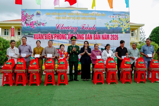 Mang mùa xuân ấm áp đến với bà con nhân dân xã đảo Cù Lao Dung- Ảnh 5. Mang mùa xuân ấm áp đến với bà con nhân dân xã đảo Cù Lao Dung- Ảnh 5.