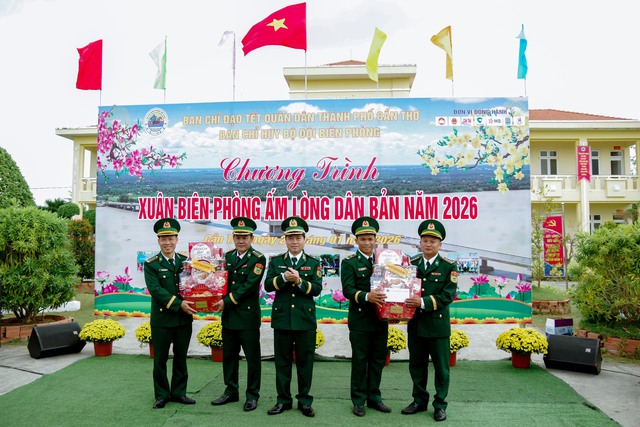 Mang mùa xuân ấm áp đến với bà con nhân dân xã đảo Cù Lao Dung- Ảnh 6. Mang mùa xuân ấm áp đến với bà con nhân dân xã đảo Cù Lao Dung- Ảnh 6.