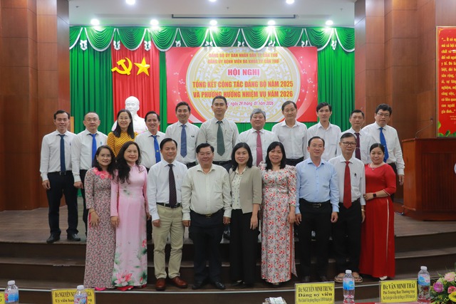 Đảng bộ Bệnh viện Đa khoa TP Cần Thơ: Gắn công tác Đảng với sứ mệnh chăm sóc sức khoẻ Nhân dân- Ảnh 6. Đảng bộ Bệnh viện Đa khoa TP Cần Thơ: Gắn công tác Đảng với sứ mệnh chăm sóc sức khoẻ Nhân dân- Ảnh 6.