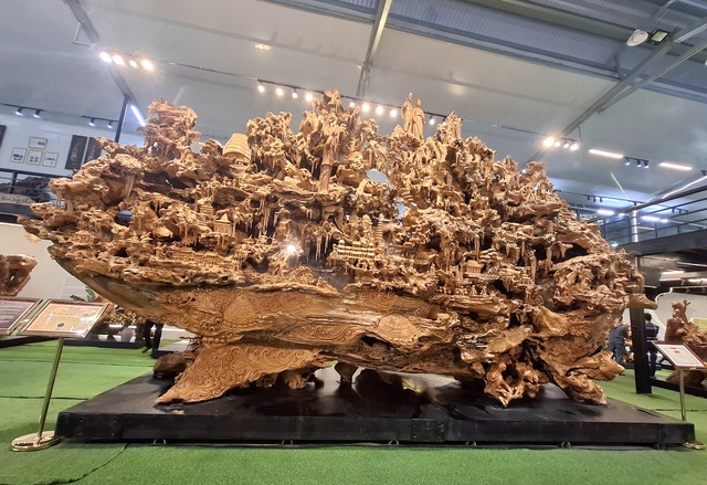 Non bộ "Cội nguồn" và khát vọng đánh thức linh hồn của gỗ- Ảnh 1. Non bộ "Cội nguồn" và khát vọng đánh thức linh hồn của gỗ- Ảnh 1.