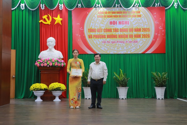 Đảng bộ Bệnh viện Đa khoa TP Cần Thơ: Gắn công tác Đảng với sứ mệnh chăm sóc sức khoẻ Nhân dân- Ảnh 5. Đảng bộ Bệnh viện Đa khoa TP Cần Thơ: Gắn công tác Đảng với sứ mệnh chăm sóc sức khoẻ Nhân dân- Ảnh 5.