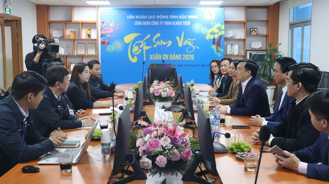 Trưởng ban Tuyên giáo và Dân vận Tỉnh ủy Bắc Ninh thăm, chúc Tết công nhân Almus Tech- Ảnh 2.