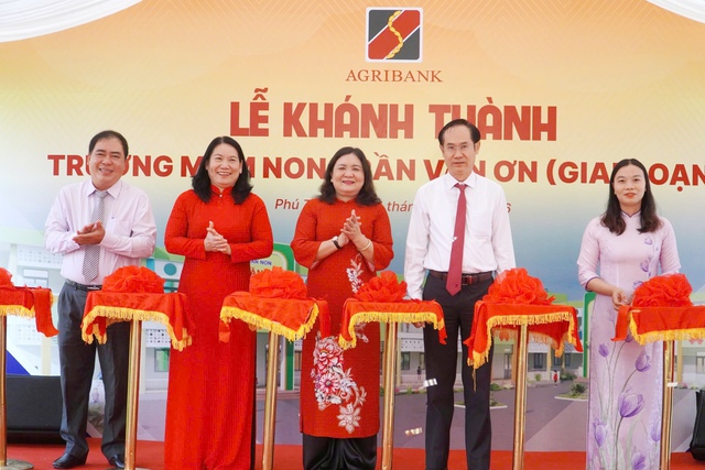 Khánh thành, bàn giao Trường Mầm non Trần Văn Ơn do Agribank Chi nhánh Bến Tre tài trợ- Ảnh 1.