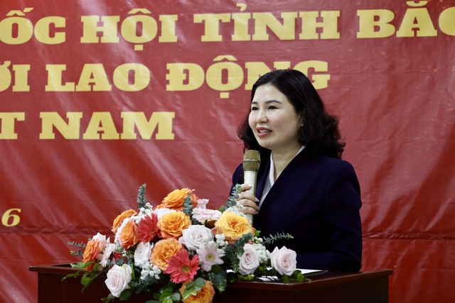 Phó Trưởng Đoàn ĐBQH tỉnh Bắc Ninh thăm, trao quà Tết cho công nhân EM-Tech Việt Nam- Ảnh 2.