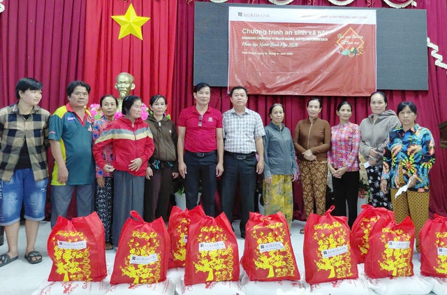 Agribank: Trao yêu thương - Tết trọn vẹn- Ảnh 2. Agribank: Trao yêu thương - Tết trọn vẹn- Ảnh 2.