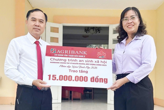 Agribank Chi nhánh Vĩnh Thuận Kiên Giang II tặng quà Tết tại xã Vĩnh Phong, Vĩnh Thuận và Vĩnh Bình- Ảnh 3.