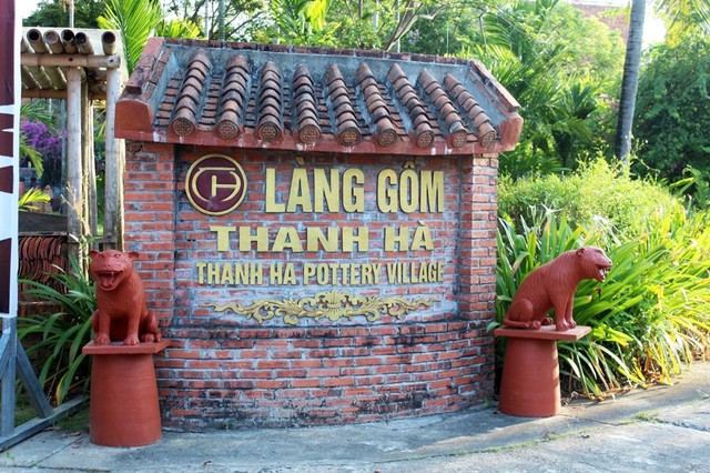 Làng gốm Thanh Hà được vinh danh "Điểm du lịch cộng đồng tốt nhất 2025"- Ảnh 1. Làng gốm Thanh Hà được vinh danh "Điểm du lịch cộng đồng tốt nhất 2025"- Ảnh 1.