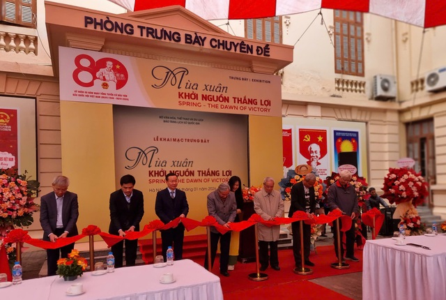Khai mạc trưng bày "Mùa Xuân - Khởi nguồn thắng lợi"- Ảnh 2.