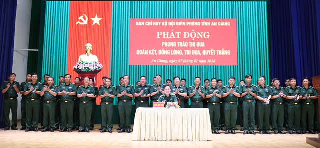 BĐBP tỉnh An Giang phát động phong trào thi đua “Đoàn kết, đồng lòng, thi đua, quyết thắng”- Ảnh 2. BĐBP tỉnh An Giang phát động phong trào thi đua “Đoàn kết, đồng lòng, thi đua, quyết thắng”- Ảnh 2.