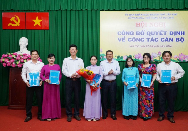 Sở Văn hóa, Thể thao và Du lịch TP Cần Thơ trao quyết định công tác cán bộ- Ảnh 3. Sở Văn hóa, Thể thao và Du lịch TP Cần Thơ trao quyết định công tác cán bộ- Ảnh 3.