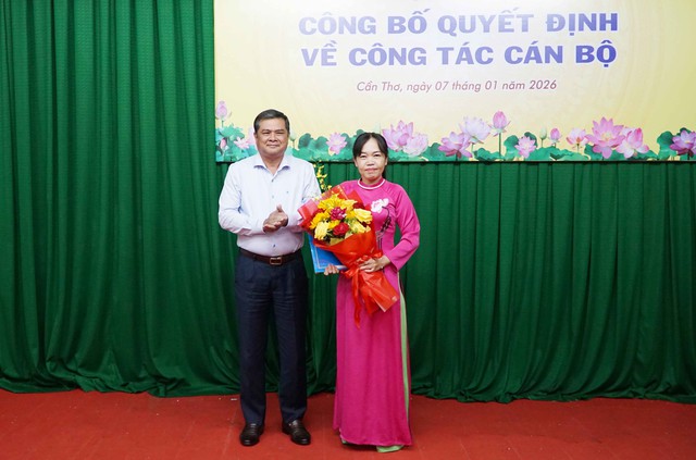 Sở Văn hóa, Thể thao và Du lịch TP Cần Thơ trao quyết định công tác cán bộ- Ảnh 4. Sở Văn hóa, Thể thao và Du lịch TP Cần Thơ trao quyết định công tác cán bộ- Ảnh 4.