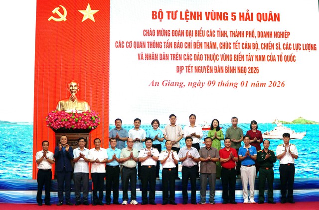 Họp mặt đoàn công tác đi thăm, chúc Tết các đảo Tây Nam nhân dịp Tết Nguyên đán Bính Ngọ 2026- Ảnh 4. Họp mặt đoàn công tác đi thăm, chúc Tết các đảo Tây Nam nhân dịp Tết Nguyên đán Bính Ngọ 2026- Ảnh 4.