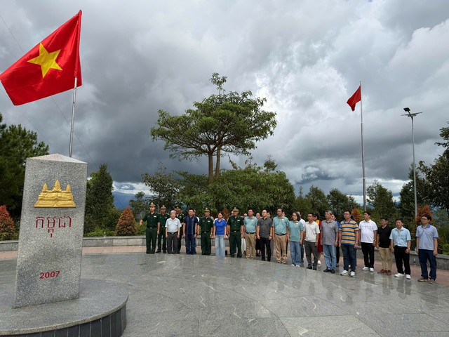 Chương trình Bình Thạnh - Bờ Y: Nối nhịp yêu thương, nâng bước em đến trường- Ảnh 1.