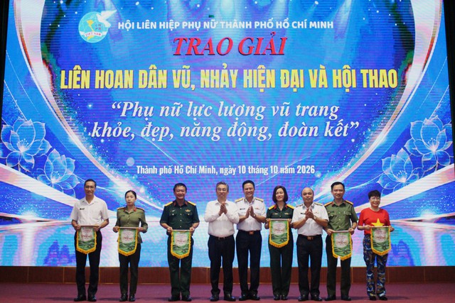 Phụ nữ lực lượng vũ trang đoàn kết, năng động, nghĩa tình- Ảnh 8.