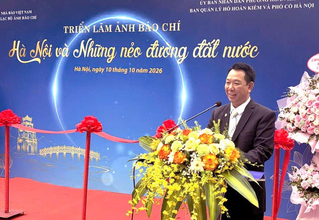 Khai mạc triển lãm ảnh báo chí “Hà Nội và Những nẻo đường đất nước”- Ảnh 1.