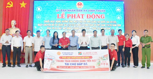 Agribank Vĩnh Thuận Kiên Giang II đồng hành cùng xã Vĩnh Thuận lan toả thanh toán số tại chợ Đập Đá- Ảnh 5.