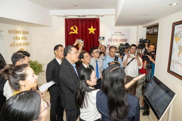Chương trình phối hợp sách và trải nghiệm văn hóa giữa Hotel Grand Saigon và Nhà xuất bản Tổng hợp Thành phố Hồ Chí Minh- Ảnh 1.