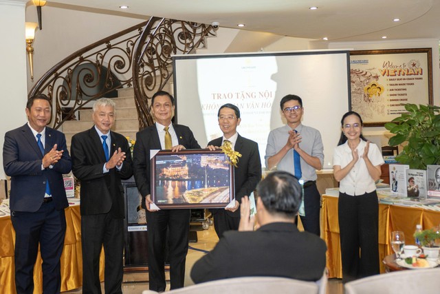 Chương trình phối hợp sách và trải nghiệm văn hóa giữa Hotel Grand Saigon và Nhà xuất bản Tổng hợp Thành phố Hồ Chí Minh- Ảnh 3.
