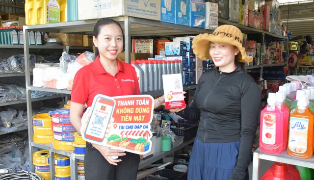 Agribank Vĩnh Thuận Kiên Giang II đồng hành cùng xã Vĩnh Thuận lan toả thanh toán số tại chợ Đập Đá- Ảnh 4.